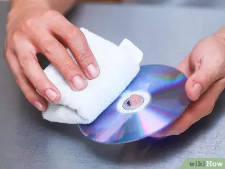 Imagen titulada Repair a CD With Toothpaste Step 2