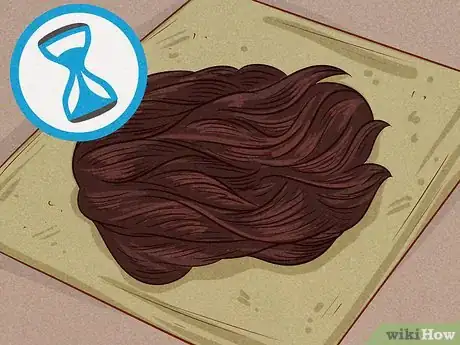 Imagen titulada Curl a Wig Step 19