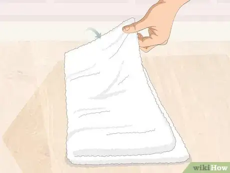 Imagen titulada Fold a Hand Towel Step 14