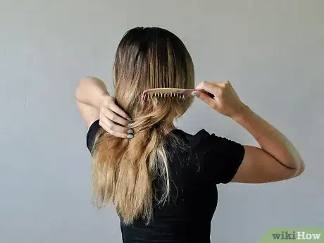 Imagen titulada Make French Knot Easy Way Hair Style Step 2