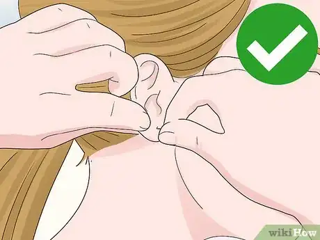 Imagen titulada Remove Earrings for the First Time Step 11