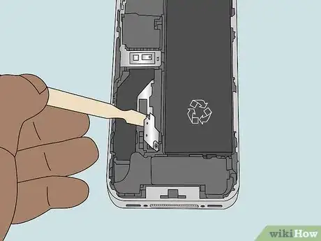 Imagen titulada Replace an iPhone Battery Step 65