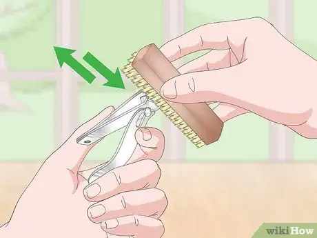 Imagen titulada Disinfect Nail Clippers Step 11