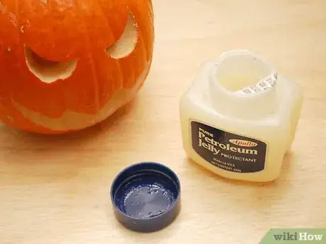 Imagen titulada Keep Halloween Pumpkins from Molding Step 12