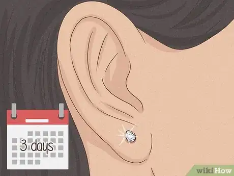 Imagen titulada Clean a New Ear Piercing Step 14