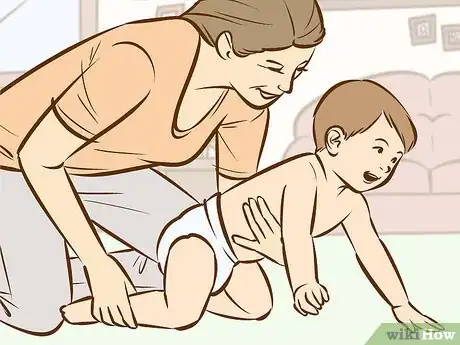 Imagen titulada Teach a Baby to Crawl Step 12