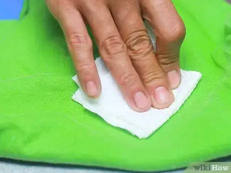 Imagen titulada Remove Caulking Stains from Clothes Step 2