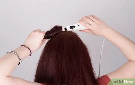 Imagen titulada Curl Hair Using a Hot Air Brush Step 17