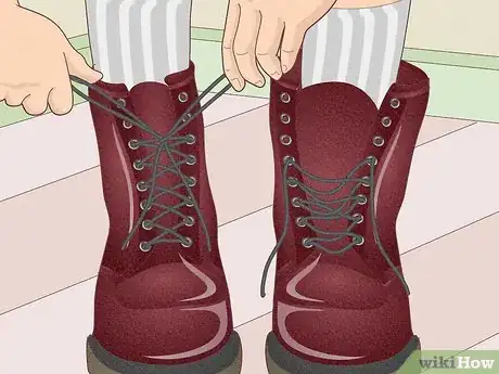 Imagen titulada Break in Your Brand New Dr Martens Boots Step 13