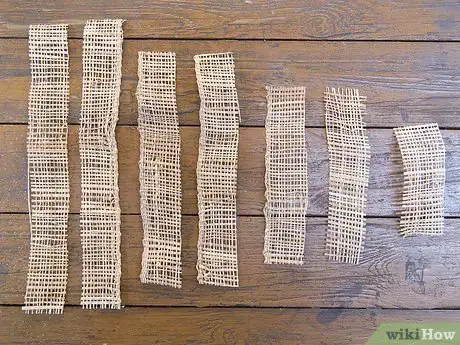 Imagen titulada Make a Burlap Bow Step 17