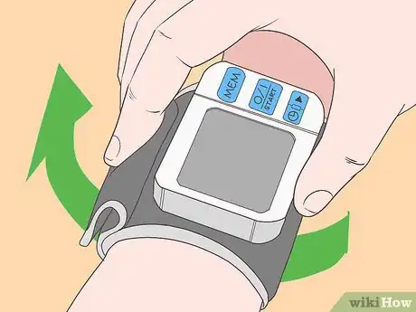 Imagen titulada Use a Wrist Blood Pressure Monitor Step 3