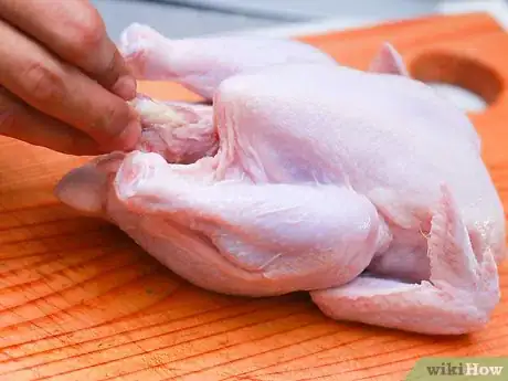 Imagen titulada Chop a Chicken Step 3