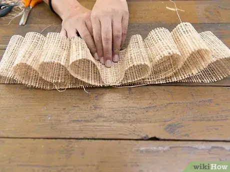 Imagen titulada Make a Burlap Bow Step 11