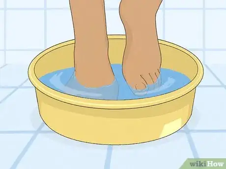 Imagen titulada Soak Your Toes for a Pedicure Step 4