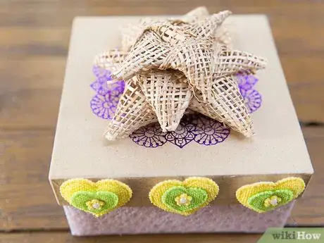 Imagen titulada Make a Burlap Bow Step 24