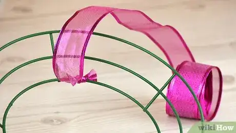 Imagen titulada Make a Ribbon Wreath Step 15