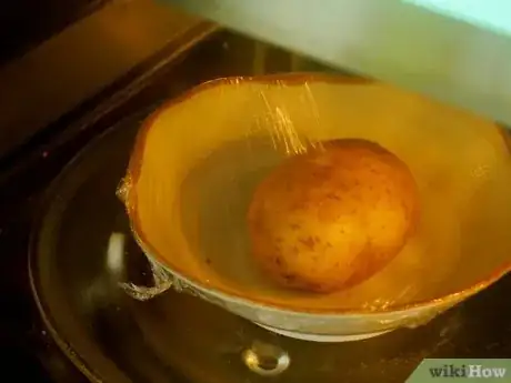 Imagen titulada Cook a Potato in the Microwave Step 12