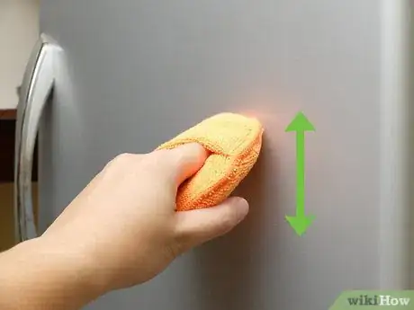 Imagen titulada Remove a Scratch from a Stainless Steel Refrigerator Door Step 5