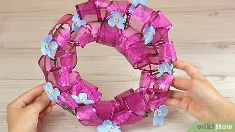 Imagen titulada Make a Ribbon Wreath Step 21