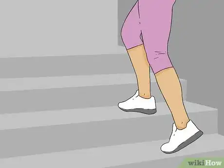 Imagen titulada Exercise Using Your Stairs Step 1