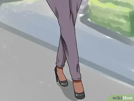 Imagen titulada Have a Stereotypically Feminine Walk Step 5