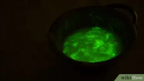 Imagen titulada Make Glow in the Dark Slime Step 11