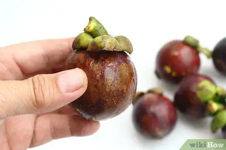 Imagen titulada Eat Mangosteen Step 1