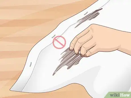 Imagen titulada Get Wood Stain Out of Clothes Step 2