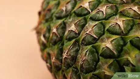 Imagen titulada Tell if a Pineapple Is Ripe Step 6