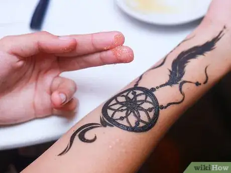 Imagen titulada Care for a Henna Design Step 3