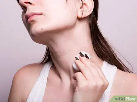 Imagen titulada Remove a Skin Tag from Your Neck Step 4
