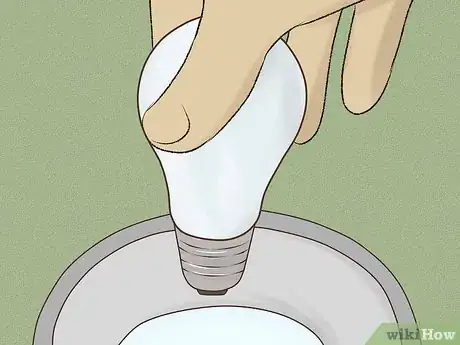 Imagen titulada Open a Light Bulb Step 10