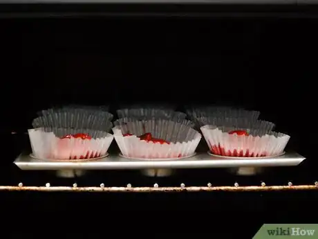 Imagen titulada Bake Red Velvet Cupcakes Step 6