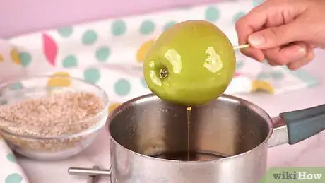 Imagen titulada Make Toffee Apples Step 14