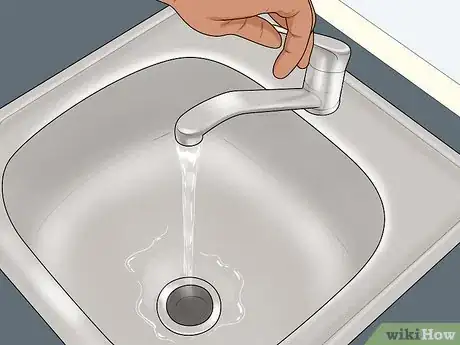 Imagen titulada Clean Your Garbage Disposal Step 2