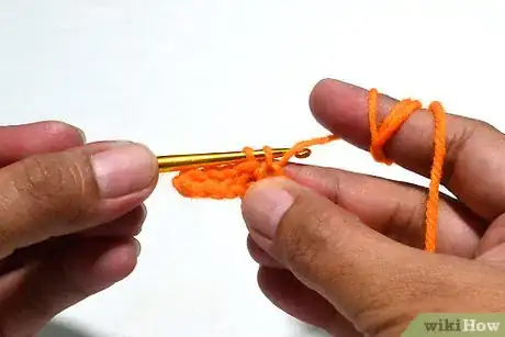 Imagen titulada Crochet Left Handed Step 4