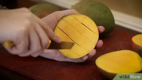 Imagen titulada Cut a Mango Step 4