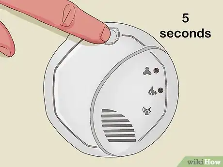 Imagen titulada Replace a Smoke Detector Step 3