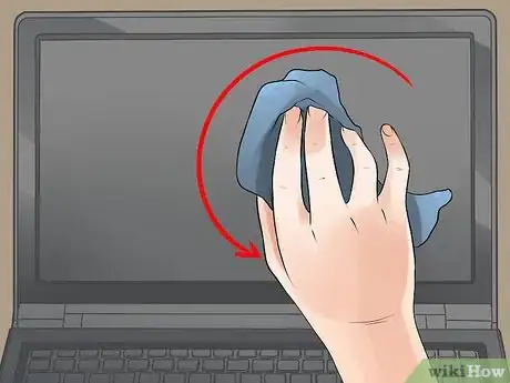 Imagen titulada Clean a Laptop Screen with Household Products Step 4