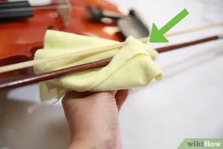 Imagen titulada Clean a Violin Step 4