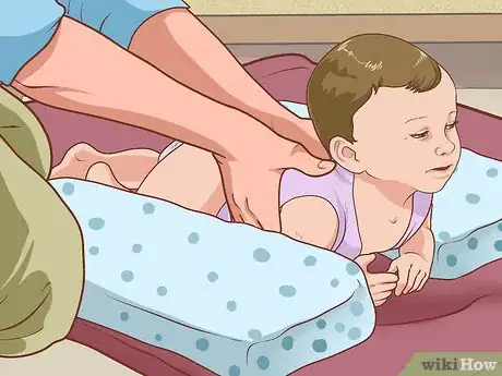 Imagen titulada Encourage Your Baby to Sit Up Step 7