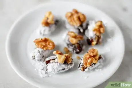 Imagen titulada Make Salted Stuffed Dates Intro