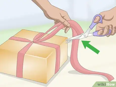 Imagen titulada Tie a Ribbon Around a Box Step 5