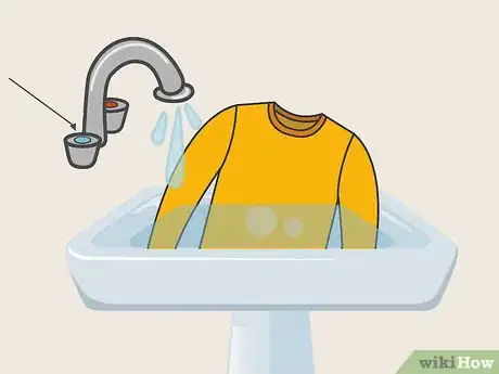 Imagen titulada Remove Bloodstains from Clothing Step 14