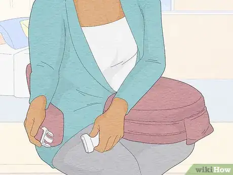 Imagen titulada Use a Breast Feeding Pillow Step 3