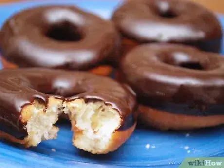 Imagen titulada Make Chocolate Glazed Donuts Step 11