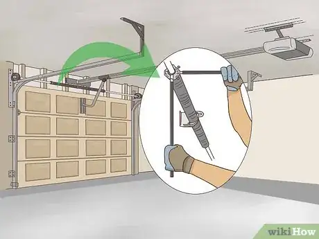 Imagen titulada Fix a Garage Door Spring Step 3