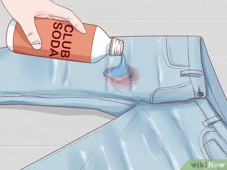 Imagen titulada Remove a Red Wine Stain from Jeans Step 7