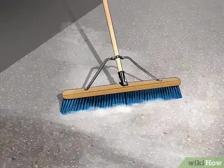 Imagen titulada Clean a Garage Floor Step 10