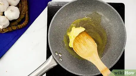 Imagen titulada Make Garlic Butter Sauce Step 1